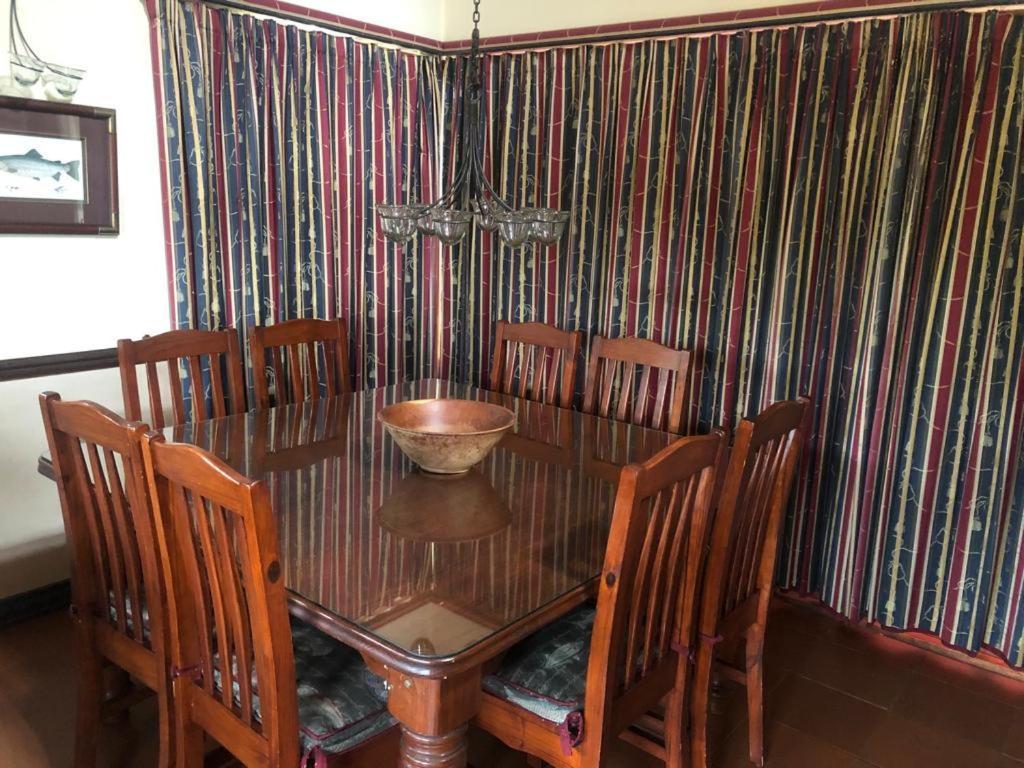 Royal Coachman Villa Кларенс Екстериор снимка